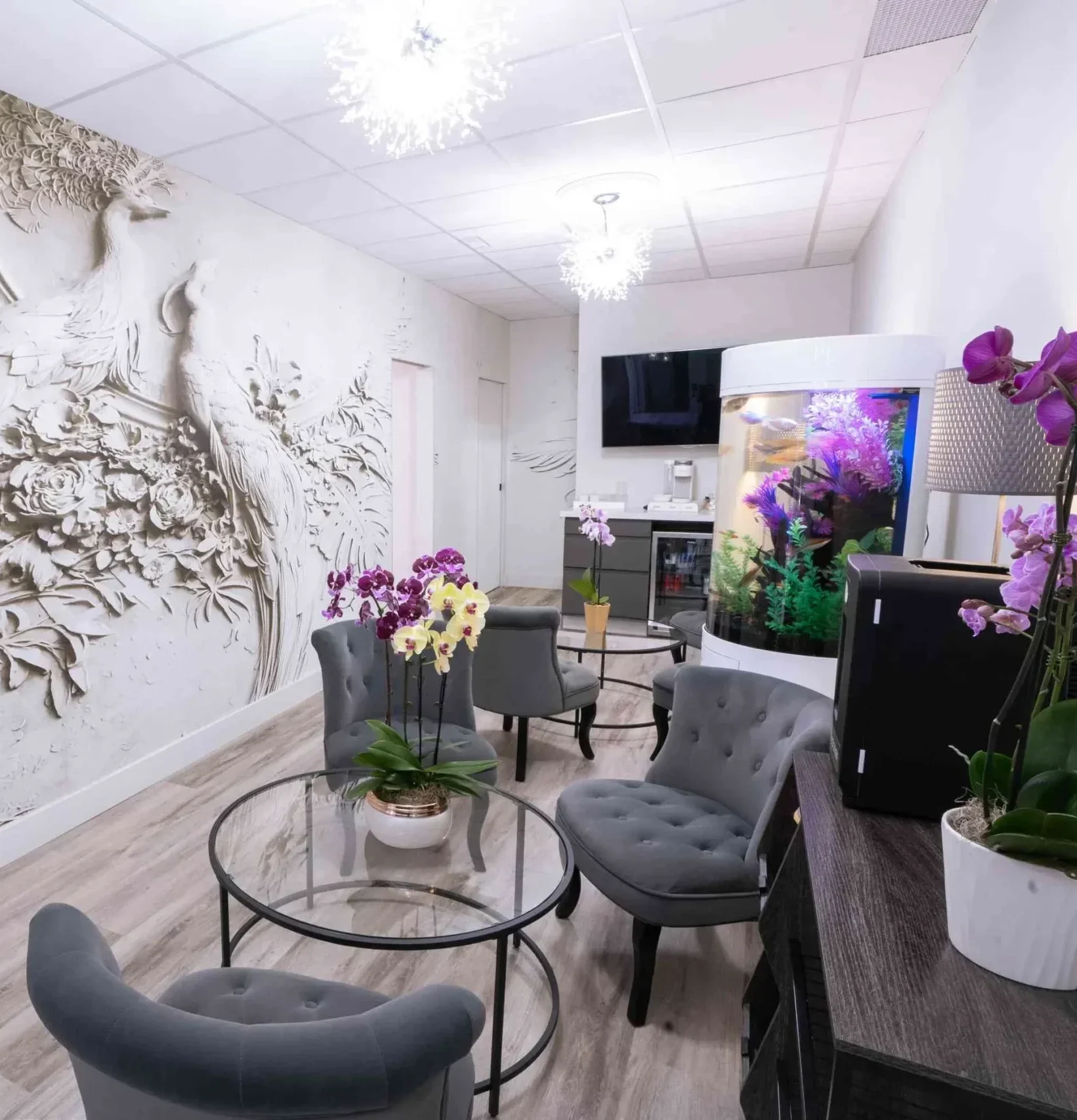 Comfortable seating area in the Thrive! waiting room